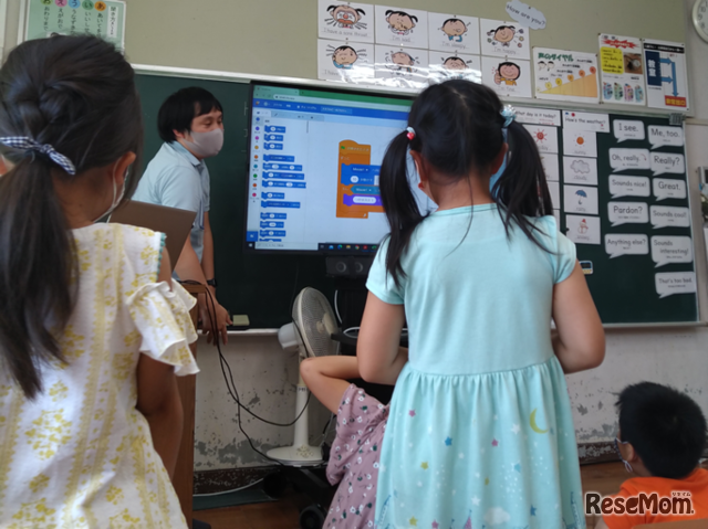 GIGAスクール用PCを有効活用、まちづくり団体が小学校でプログラミング教室開催